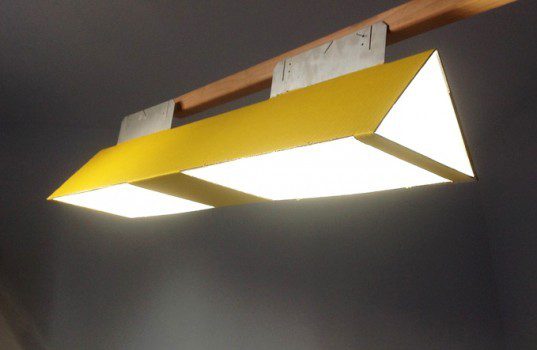 Muebles y lámparas LED reciclables desde España