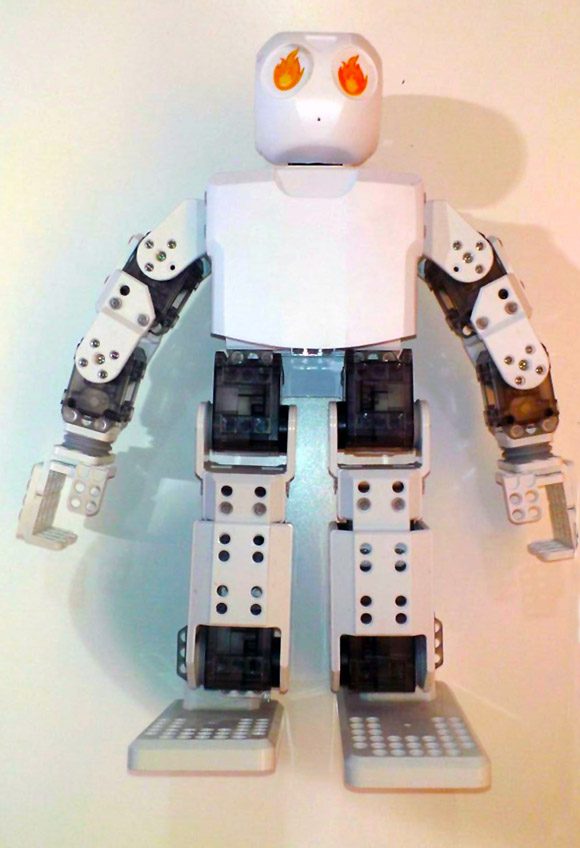 Robotis Darwin-Mini es un robot coreano, con lo que su uso se limita a Android, como plataforma primaria. Robotis Darwin-Mini es un robot coreano, con lo que su uso se limita a Android, como plataforma primaria.
