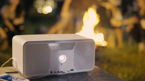 Flicks 140, proyector portátil con altavoces de 3 vías