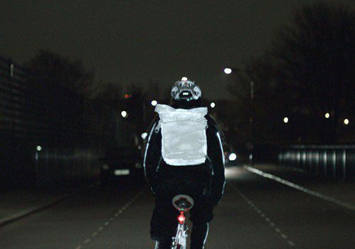 Volvo crea LifePaint, un spray reflectante para ciclistas